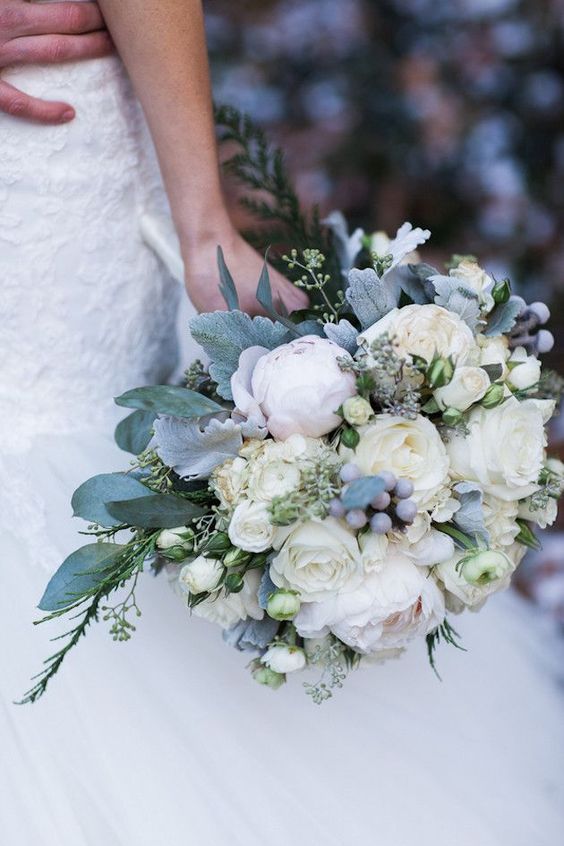 Blue wedding bouquet - winter wedding-bridalmusing.com 